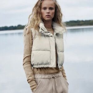 Zara Rubberized Cropped Vest in Cream size XS